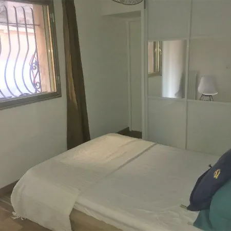 Sur Mer: Spacieux Et Climatisé Apartment